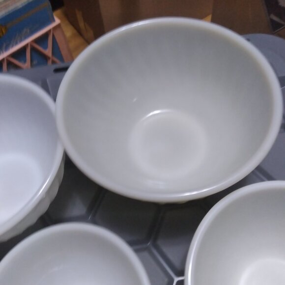 Vintage Fire King White Swirl 4-pc. Mixing Bowl Set 6",7",8",9" Cream & White - Picture 6 of 7